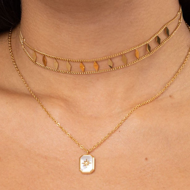 delicate pendant necklace