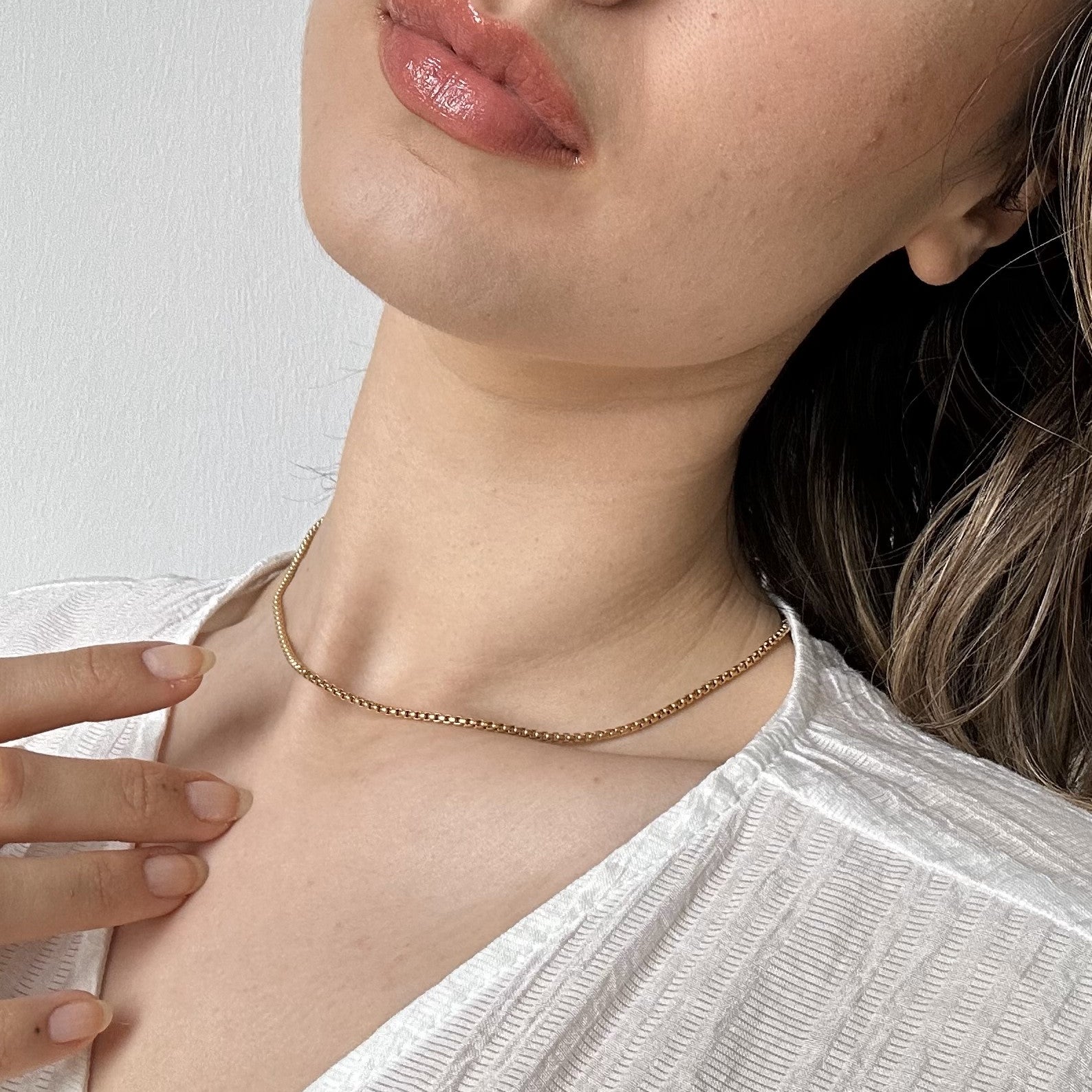 gold thin chain necklace