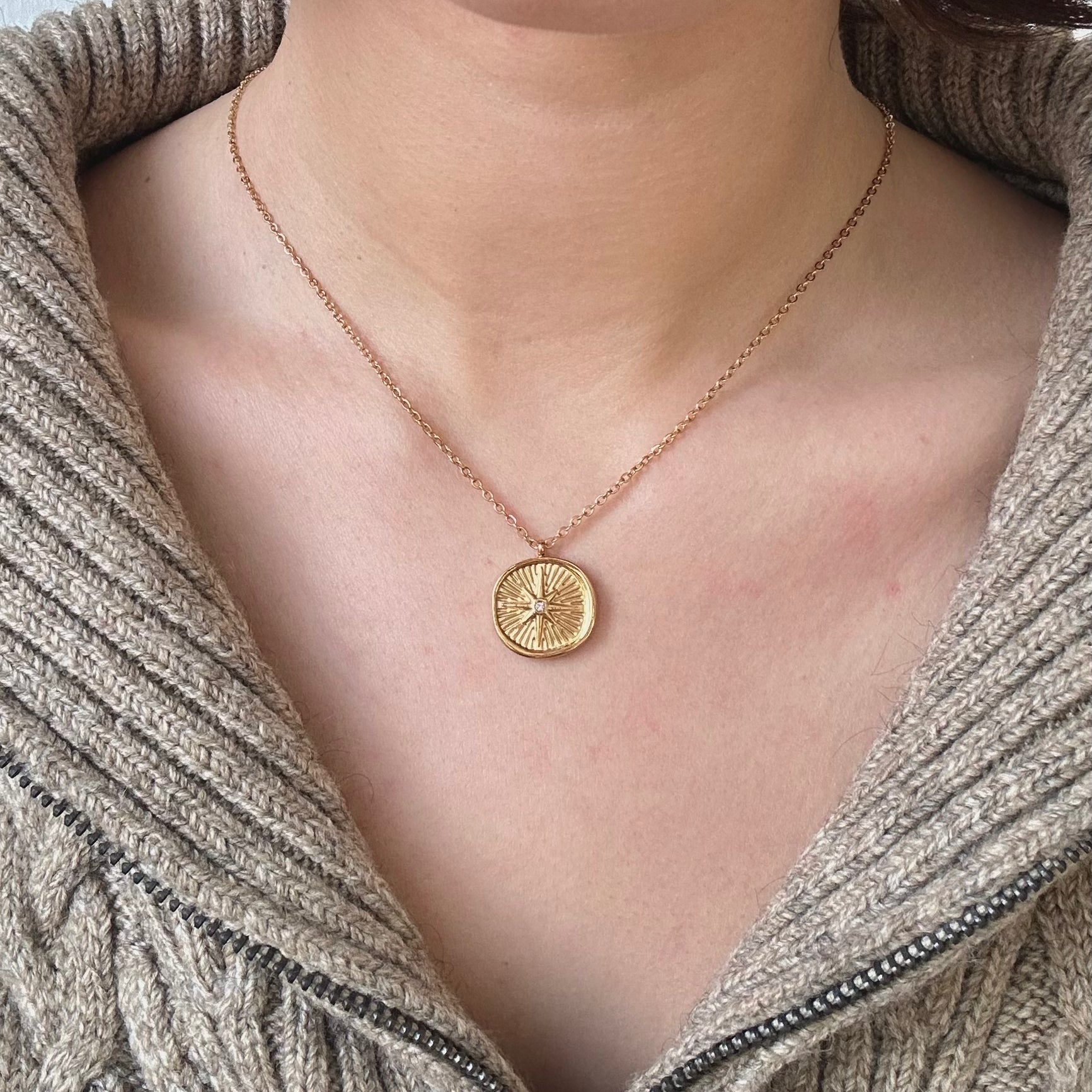 gold medallion pendant necklace