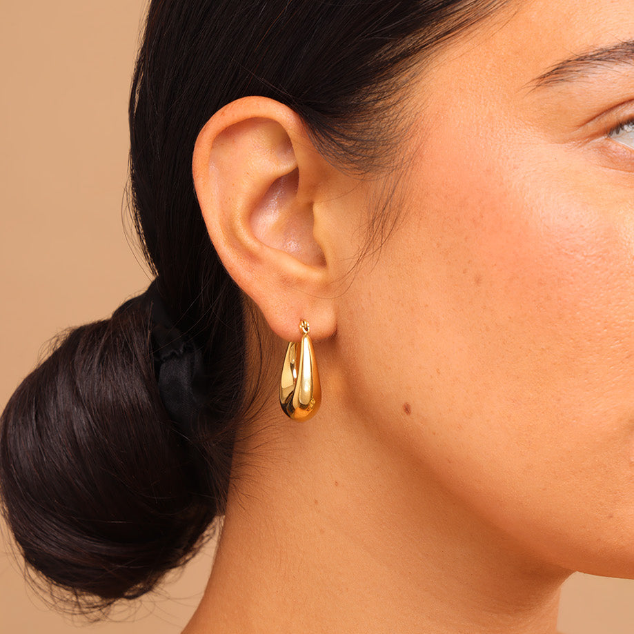 oval chunky hoop earrings in gold