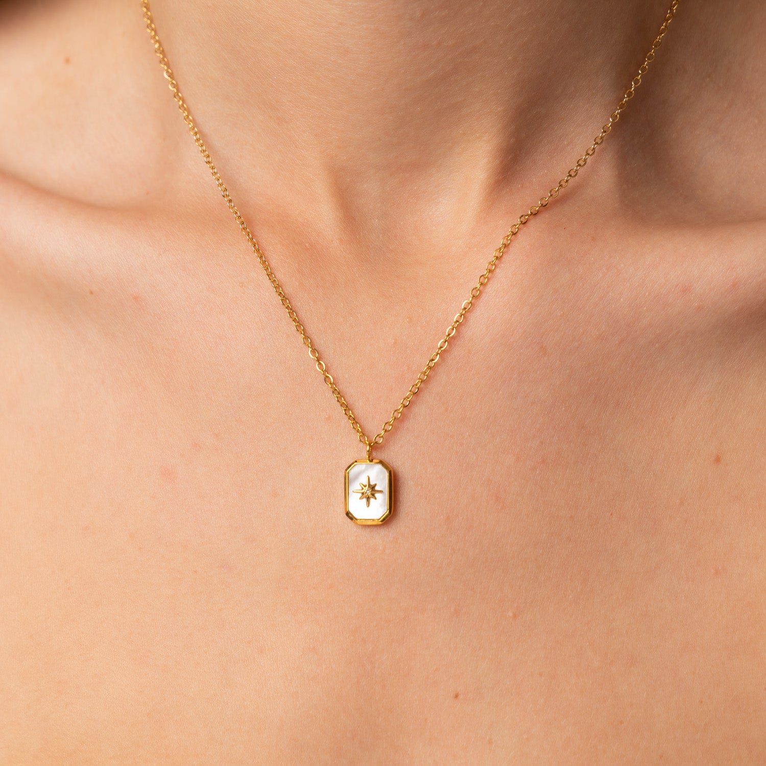 gold dainty pendant necklace