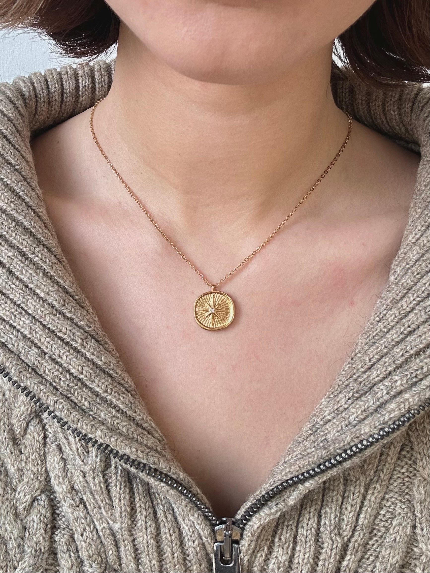 gold medallion pendant necklace