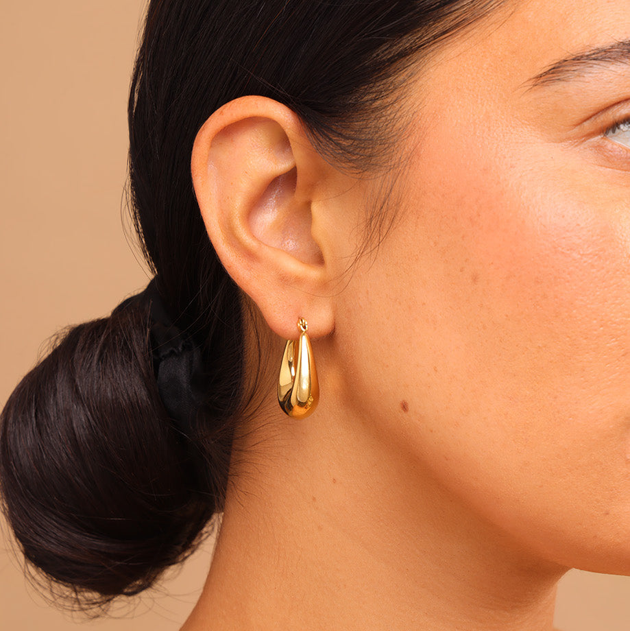 oval chunky hoop earrings in gold